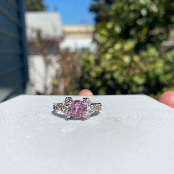 Circular pink diamond ring - Picture 2 of 3